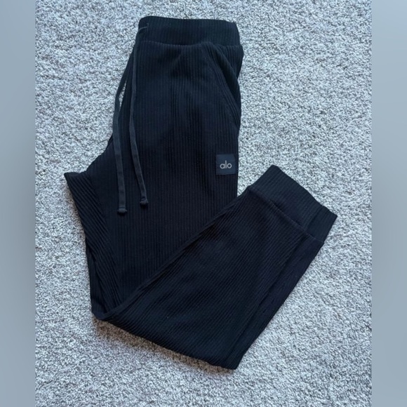 Alo Yoga Muse Sweatpant - Picture 6 of 6
